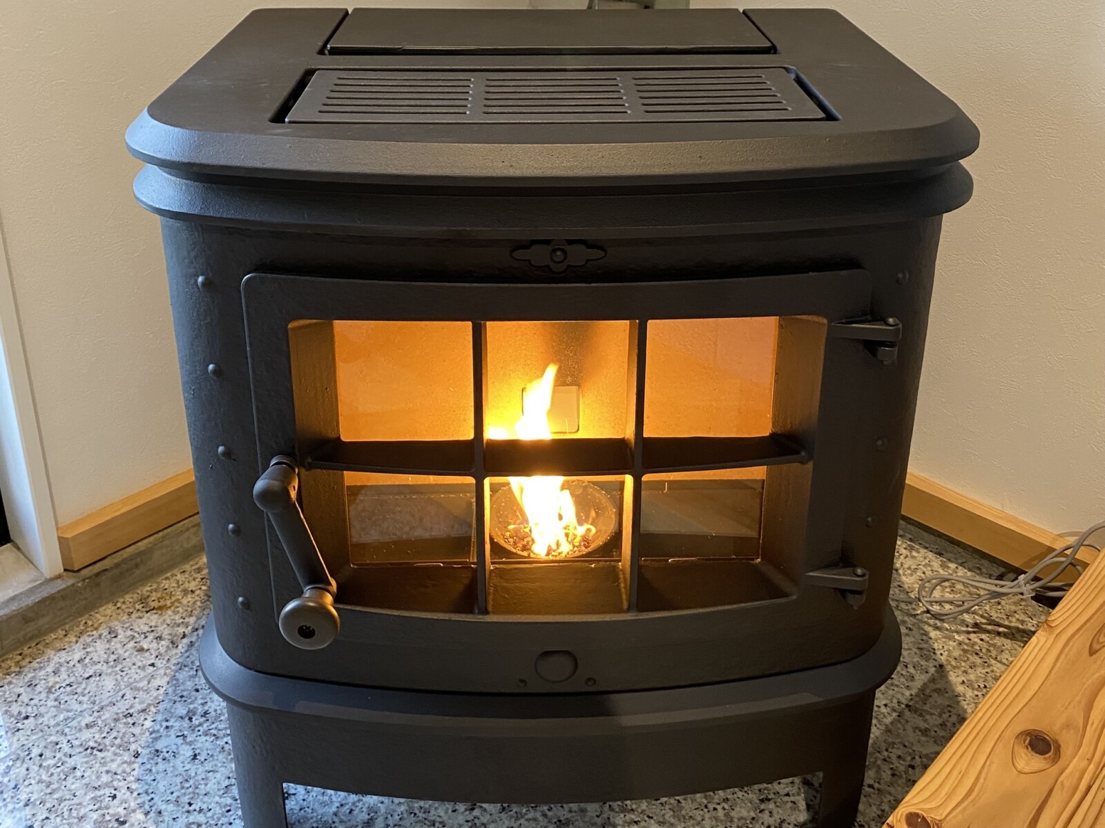 ペレットストーブ - 株式会社ヨキ YOKI.Inc